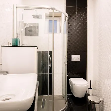 Apartment Stylish Flat W Balcony - 5 Mins From Taksim Square *