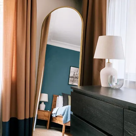 Stylish Flat W Balcony - 5 Mins From Taksim Square