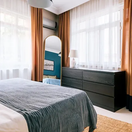 Stylish Flat W Balcony - 5 Mins From Taksim Square *