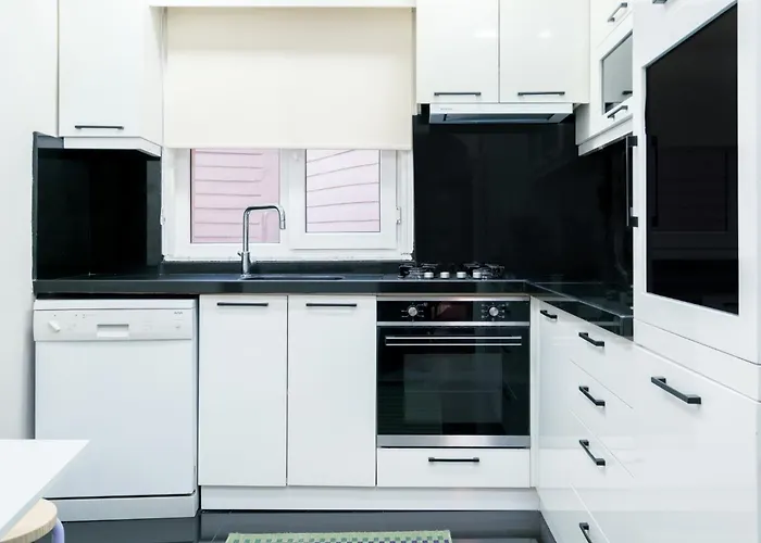 Stylish Flat W Balcony - 5 Mins From Taksim Square *