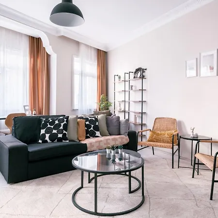 Stylish Flat W Balcony - 5 Mins From Taksim Square Apartment Istanbul