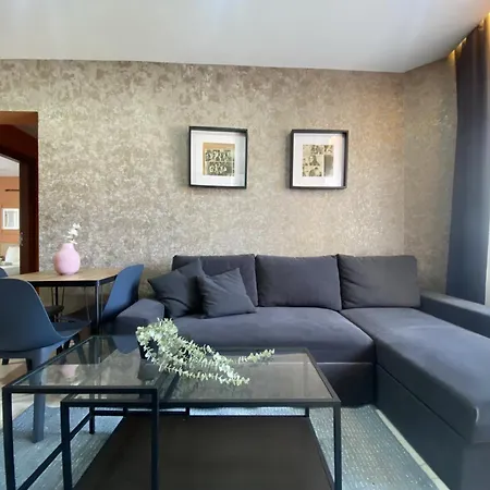 Stylish Flat W Balcony - 5 Mins From Taksim Square