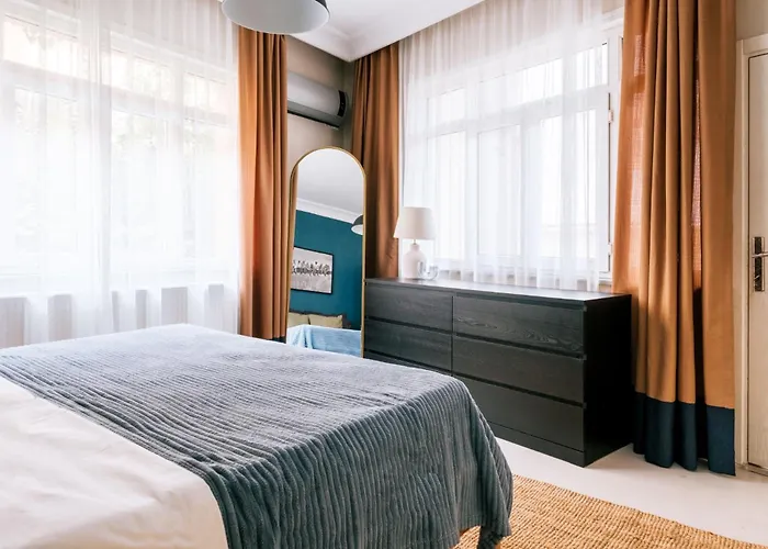 Stylish Flat W Balcony - 5 Mins From Taksim Square *