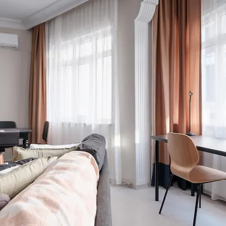 Stylish Flat W Balcony - 5 Mins From Taksim Square Istanbul